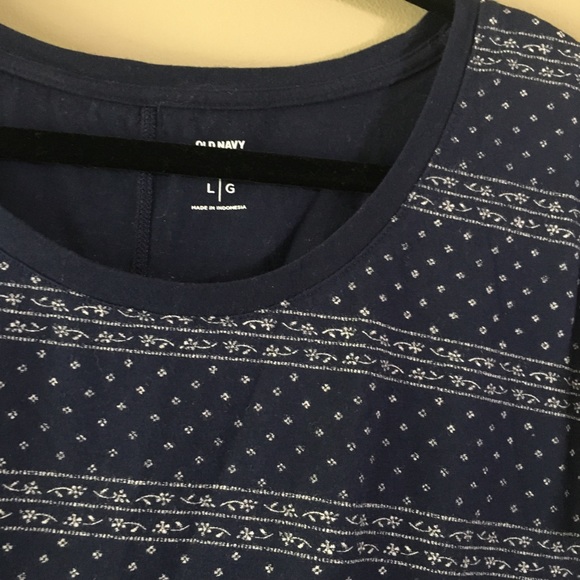 🌼 Old Navy boyfriend tee - Picture 3 of 3